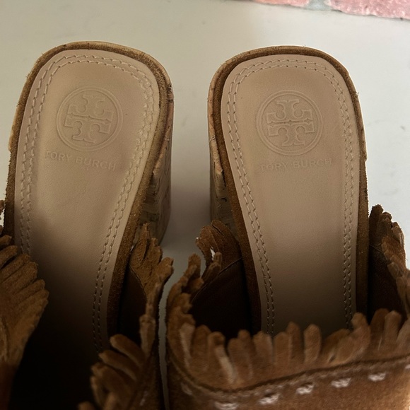 Tory Burch Femme Soft Suede Sandal heels - Picture 7 of 11